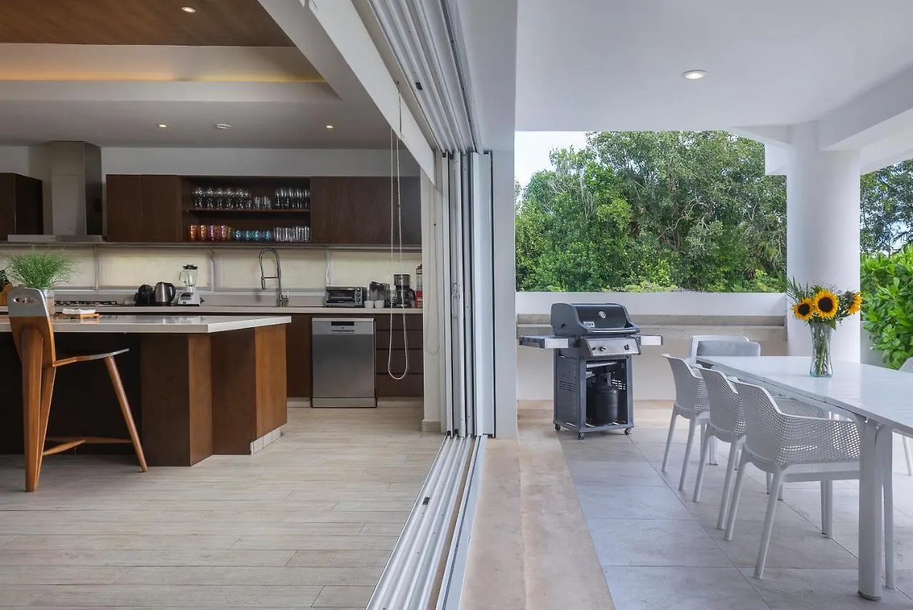 Vakantiehuis Luxury 5 Bedroom House Private Pool
