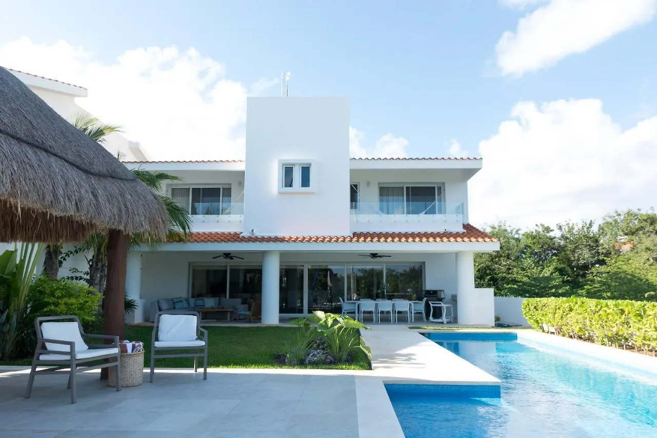 Luxury 5 Bedroom House Private Pool location